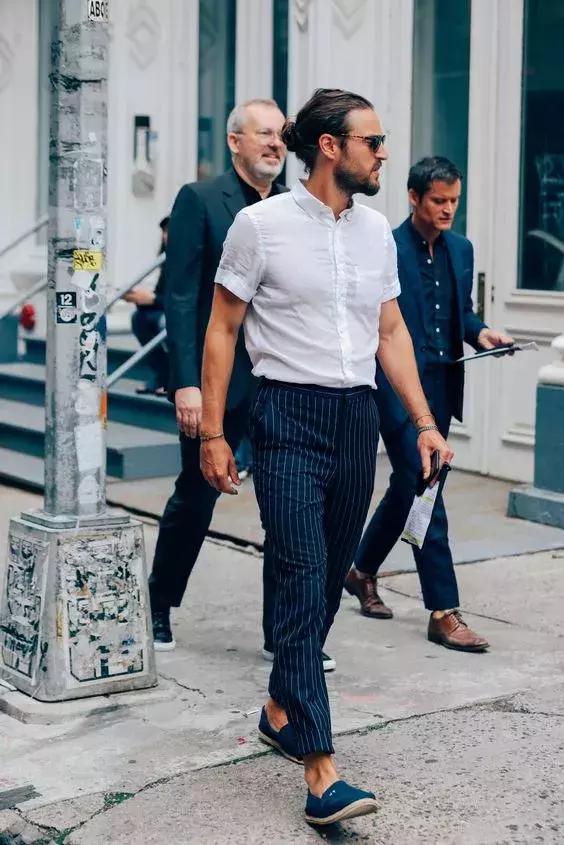 亚麻衬衫怎么穿才有品位,亚麻衬衫夏季穿最舒服