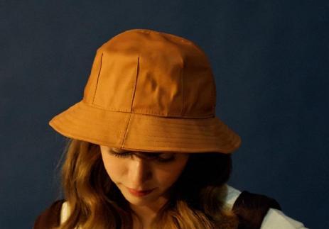 帅气戴鸭舌帽的方法,帽子脏了怎么清洗