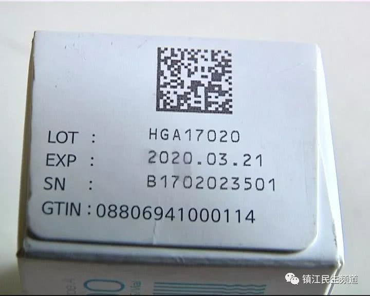 奔驰后备箱塞满害人的东西，女司机干的事儿在朋友圈还挺受欢迎？