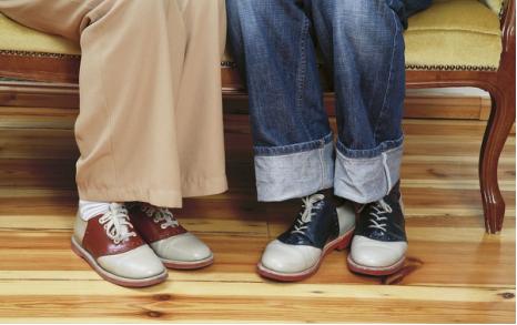 鞋子晒干发臭怎么处理最有效,鞋子被雨水泡过后发臭怎么处理