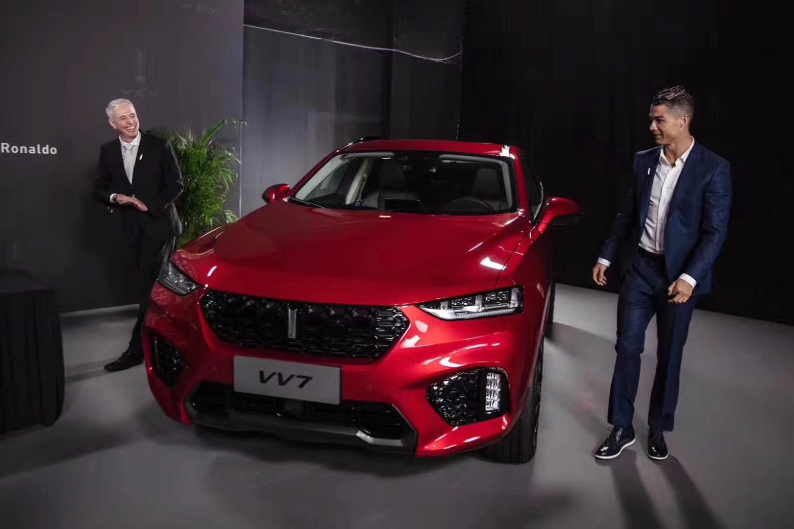 国际巨星c罗中国行,c罗代言的车wey广告