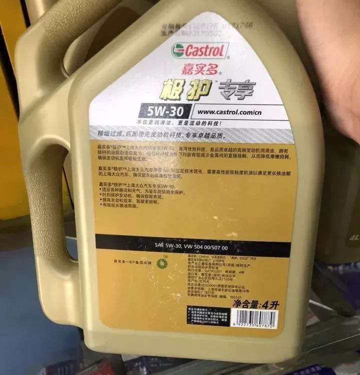 谁在跟你推荐原厂机油，请你敲碎他的头…