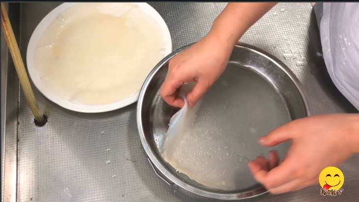 酿皮凉皮做法视频,酿凉皮的做法视频