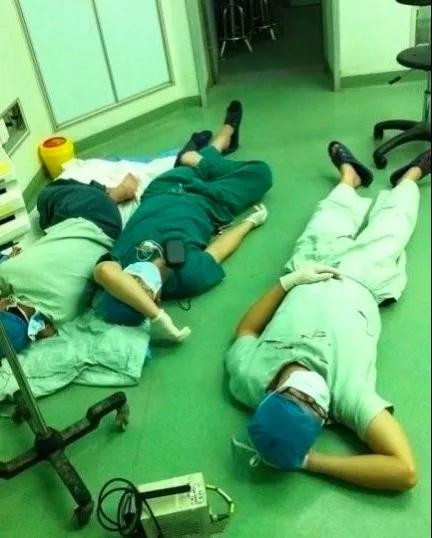 46级台阶！这被网友怒赞的“年度最美公主抱”背后的真相……