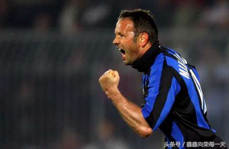 足球十大左脚球星排名,足球史上的10位最佳左后卫