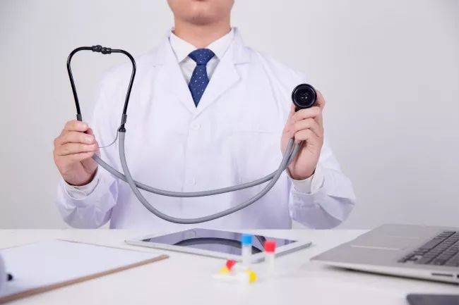 乱喂药对孩子的危害,妈妈给孩子乱服药导致孩子死亡