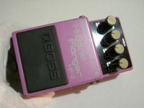 吉他各种效果器都用在哪里,新手弹电吉他一定需要效果器吗