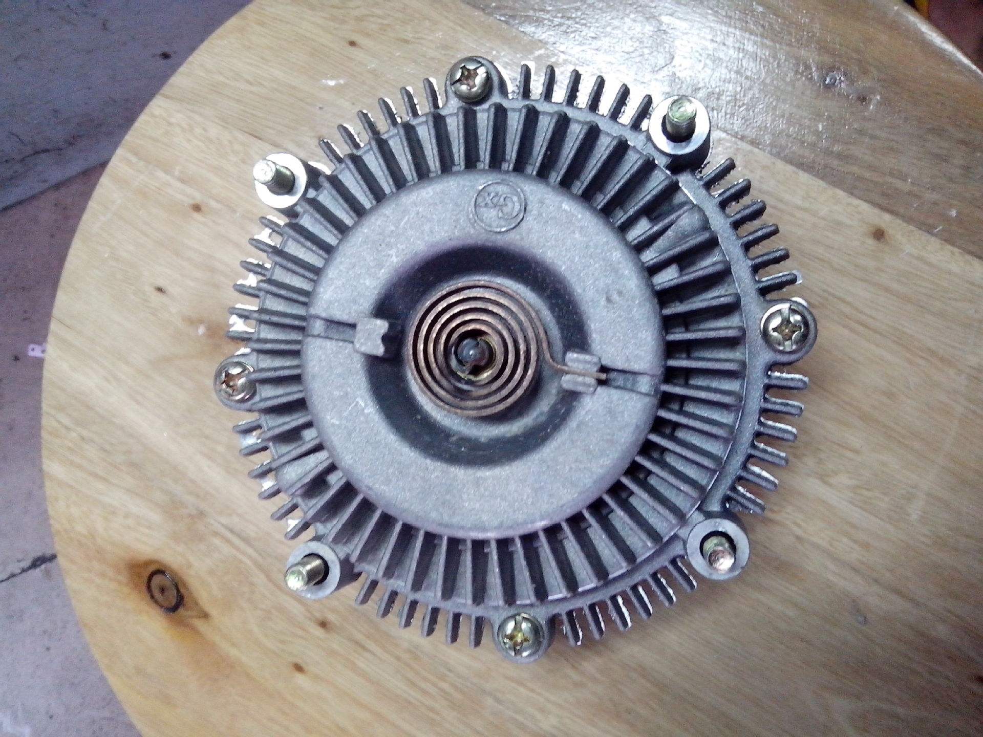 台式电风扇不摇头的修理办法视频,电风扇只摇头不转是什么原因