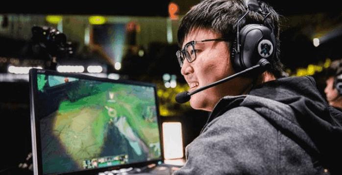 rngvskzuzi神级操作逃生完整版,uzi对战kz最后一波团英文解说