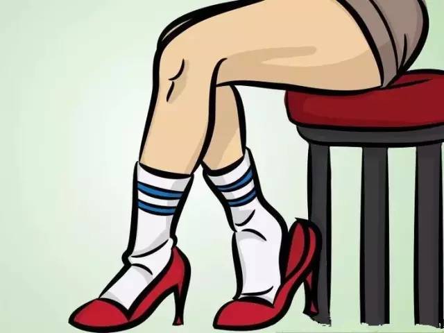 运动鞋子买小了一招变大的妙招,新买的鞋子挤脚怎么使鞋子变大