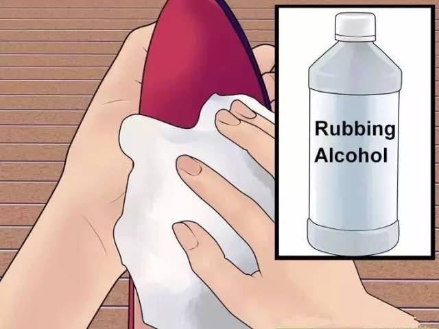 运动鞋子买小了一招变大的妙招,新买的鞋子挤脚怎么使鞋子变大