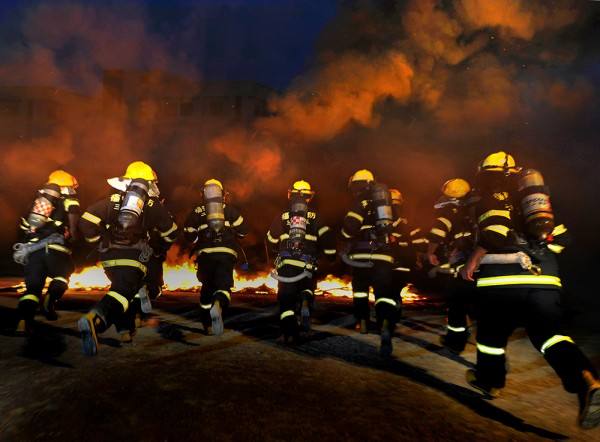 英雄不应该被诋毁,英雄不允许诋毁不接受反驳