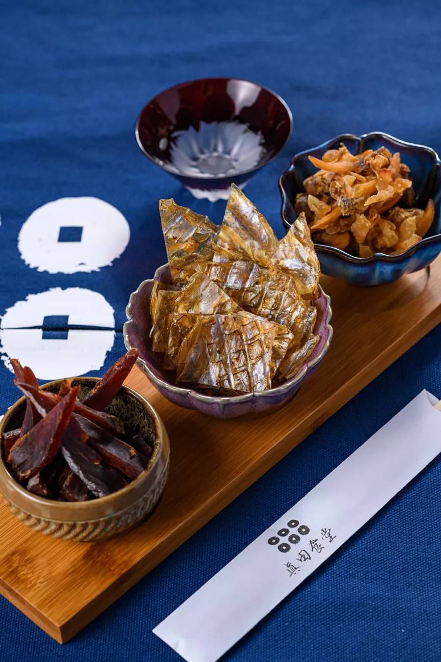 别再长胖了，否则你连这家店的门都挤不进去！