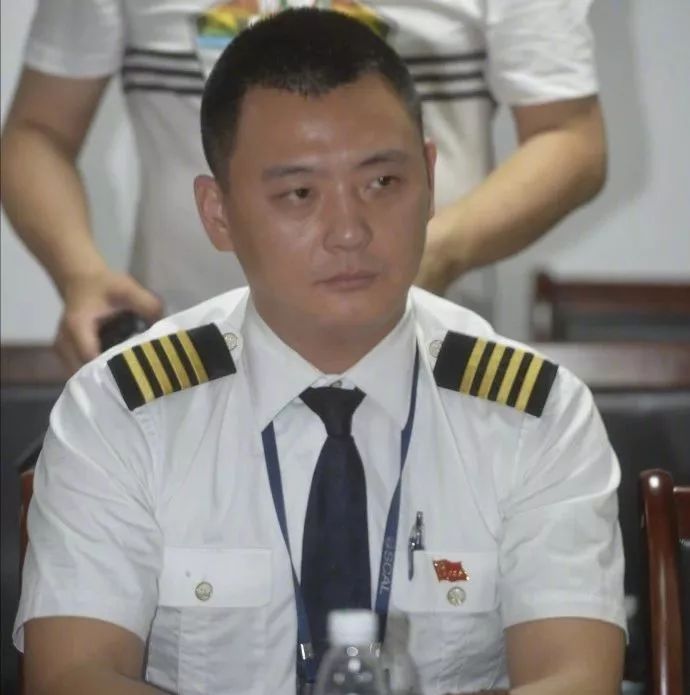 川航机长降落细节,川航机长回忆生死备降惊魂一刻