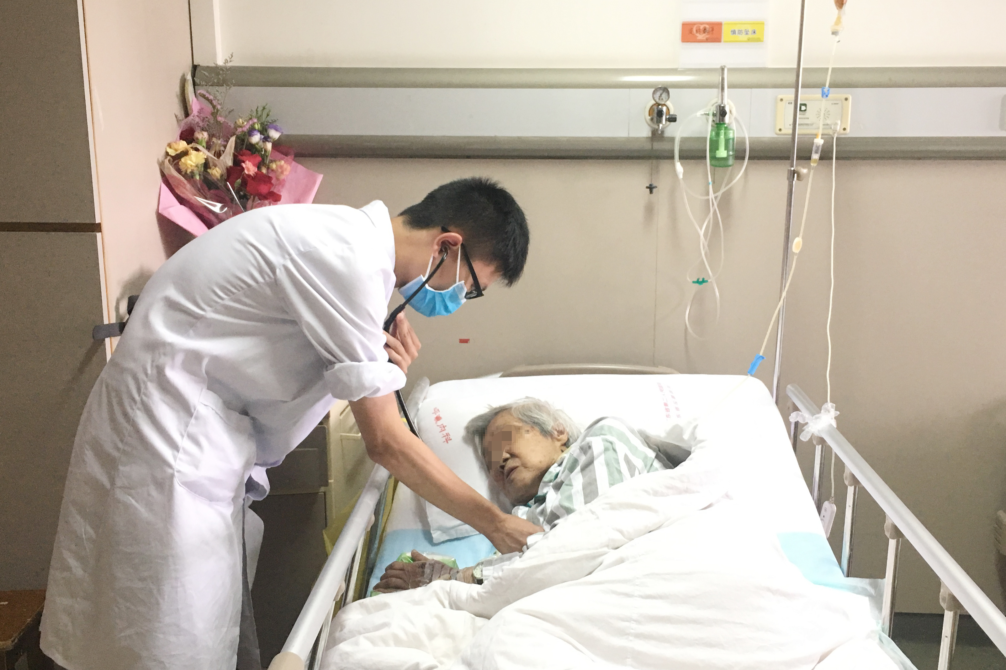 老人肺炎反复发作怎么回事,老年人肺炎反复发作怎么回事