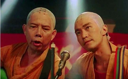 7岁父母离异，成就比肩周润发成龙，如今56岁仍然未婚无子