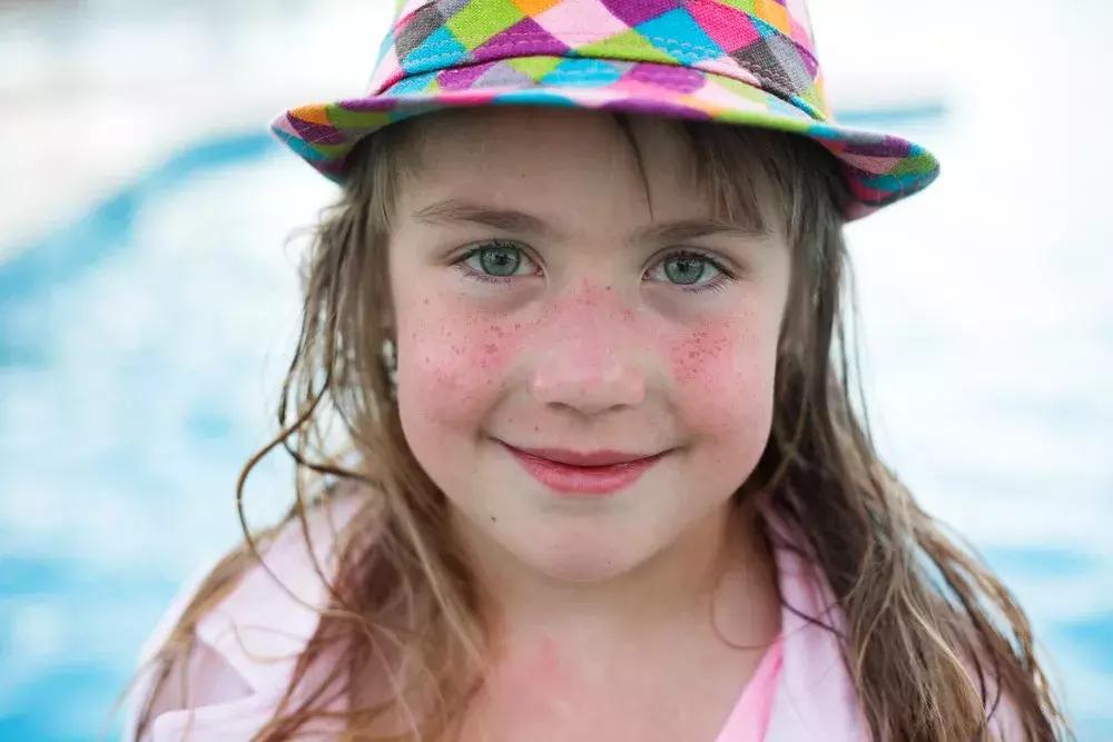 宝宝皮肤晒伤用什么牌子的防晒霜,宝宝如何有效防晒视频教程