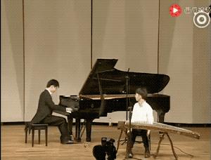 钢琴家搞笑解读中日音乐区别,小伙用钢琴诠释中日音乐的区别