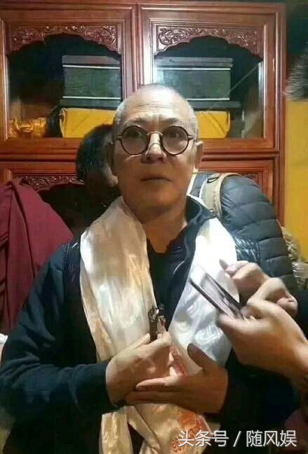 56岁的李连杰近照疯传苍老如80岁,55岁李连杰变化太大