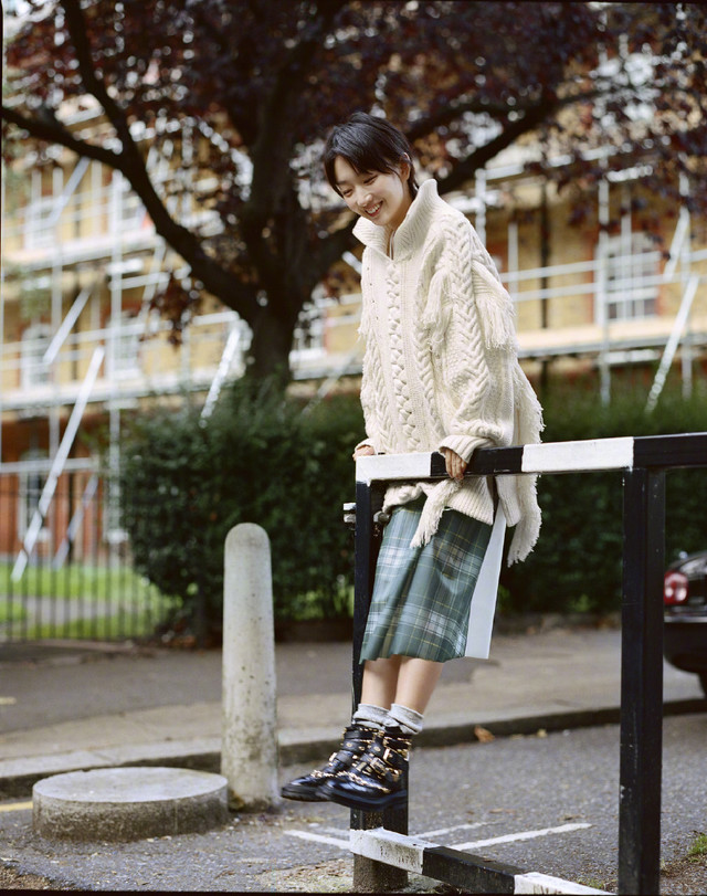 杨幂和周冬雨代言维密被夸身材好,周冬雨杨幂同款代言