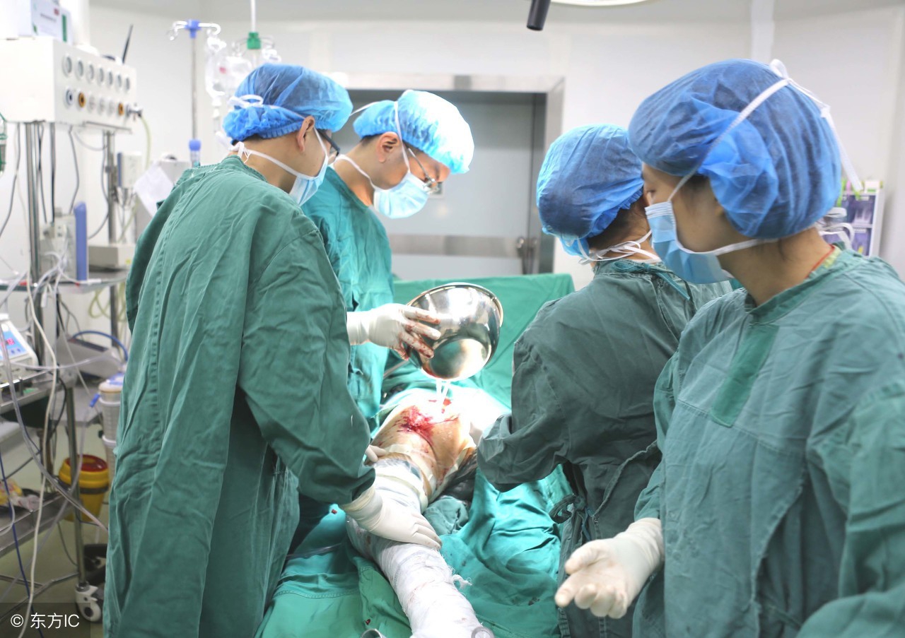 老年人骨折多久能下床,老年人压缩性骨折多久可以下床