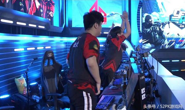 cf早期职业电竞比赛现场边喷边打,cf早期职业比赛互相嘲讽