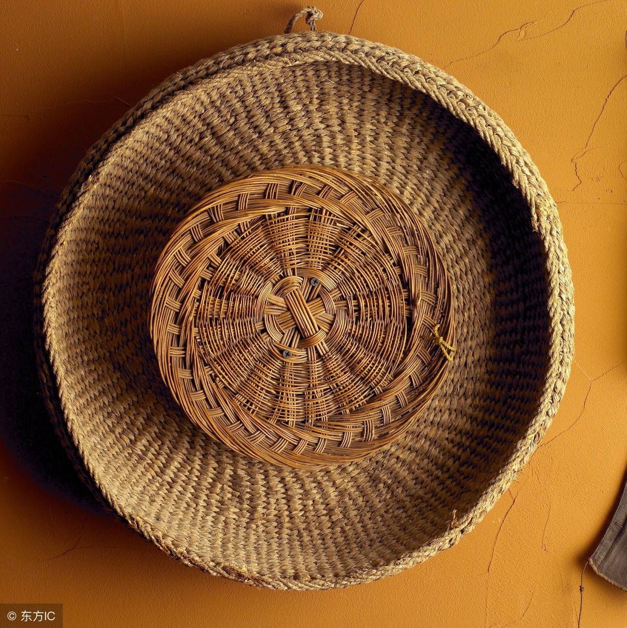 男子梦中给了老头一个窝头却得到救死扶伤的本领老人说这是善缘