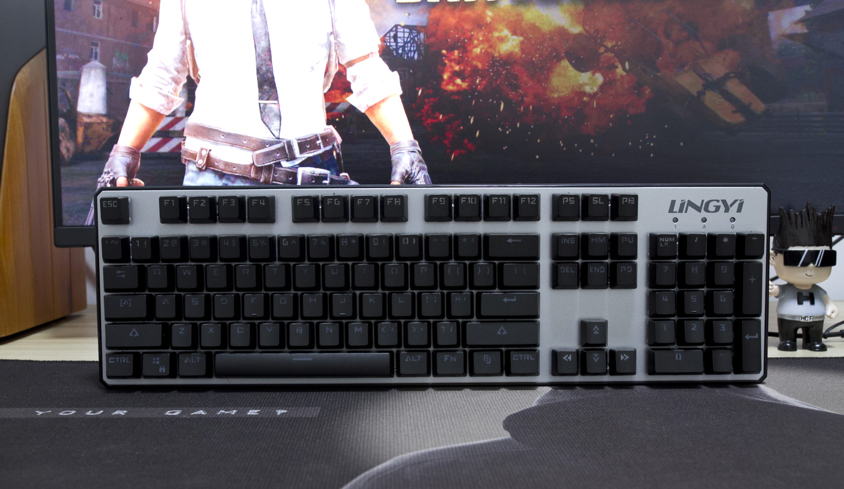 百元以内吃鸡神器推荐,灵逸黑寡妇键盘是什么轴