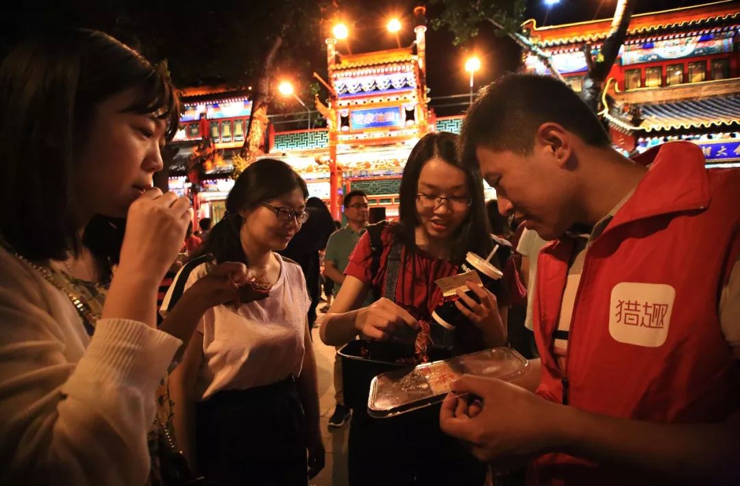 吃小龙虾从身体上取出虫子视频,女子体内取出一米虫子后续