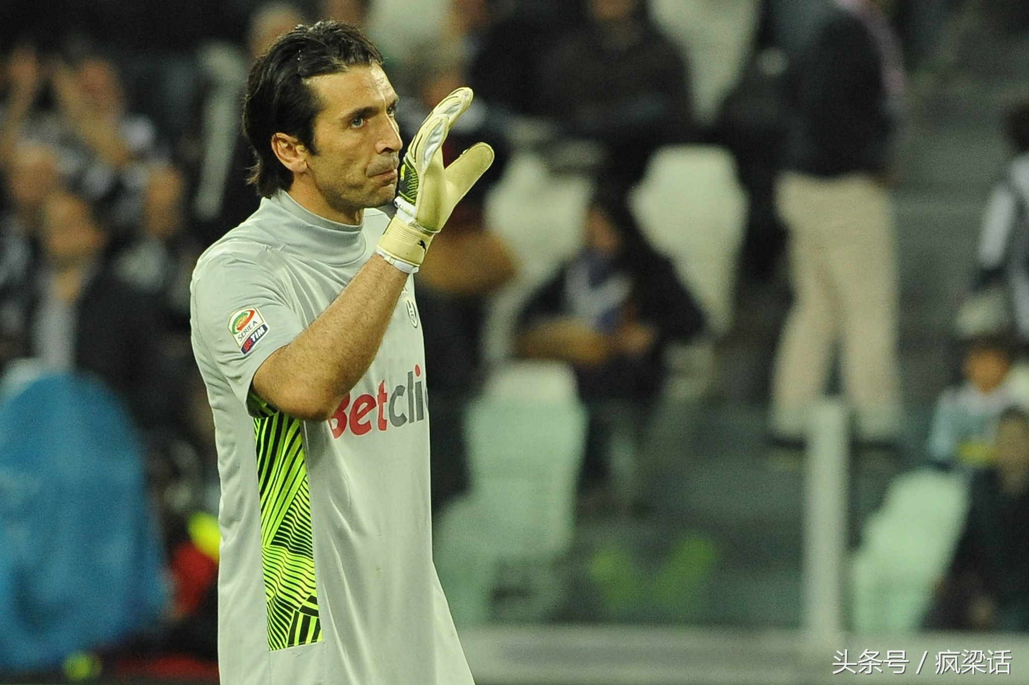 布冯几次入选最佳阵容,神也会犯错