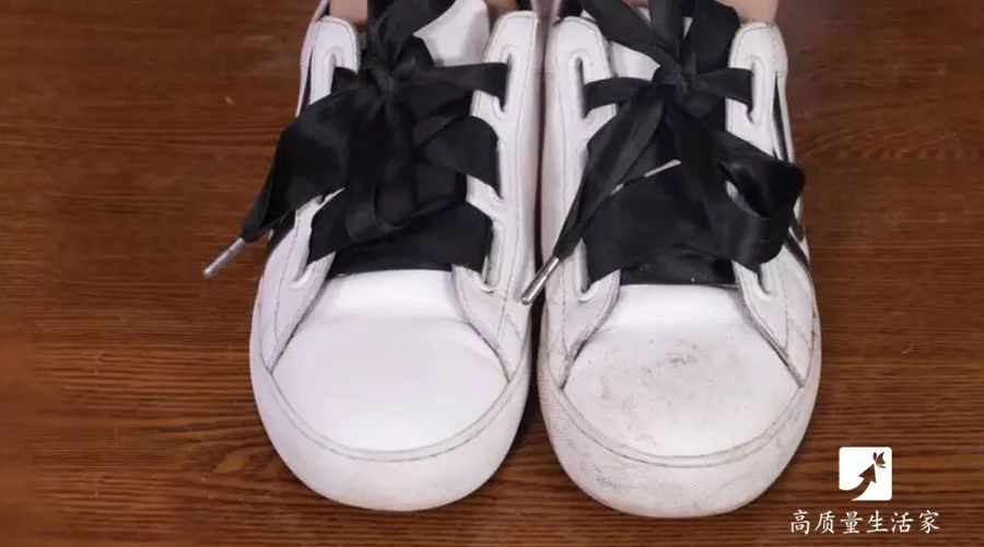 鞋子挤脚又磨脚怎么办小白鞋,新鞋挤脚磨脚怎么办