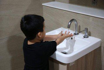 小孩手足口病大人怎么防护,最近的儿童手足口病怎么治