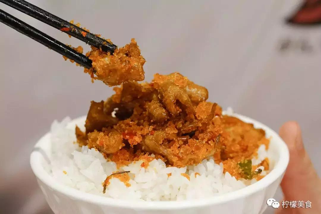 这家店很“丑”,还有一碗脏脏面