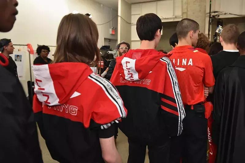 以后装逼就说我穿李宁的时候，你还在穿阿迪耐克