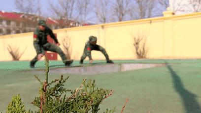 400米军事障碍教程,陆军400米障碍通过技巧