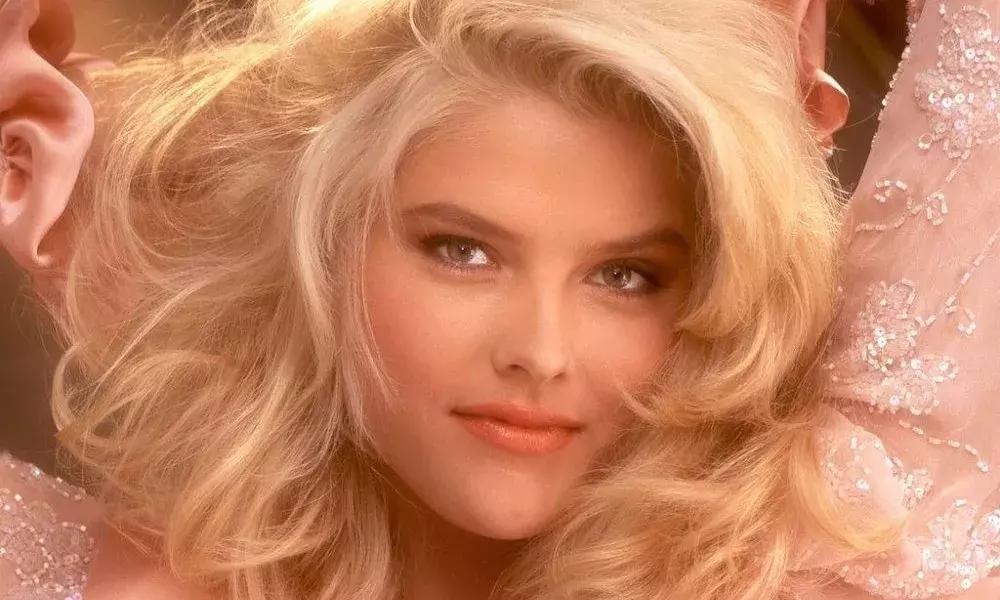 绝色*物尤**：安娜