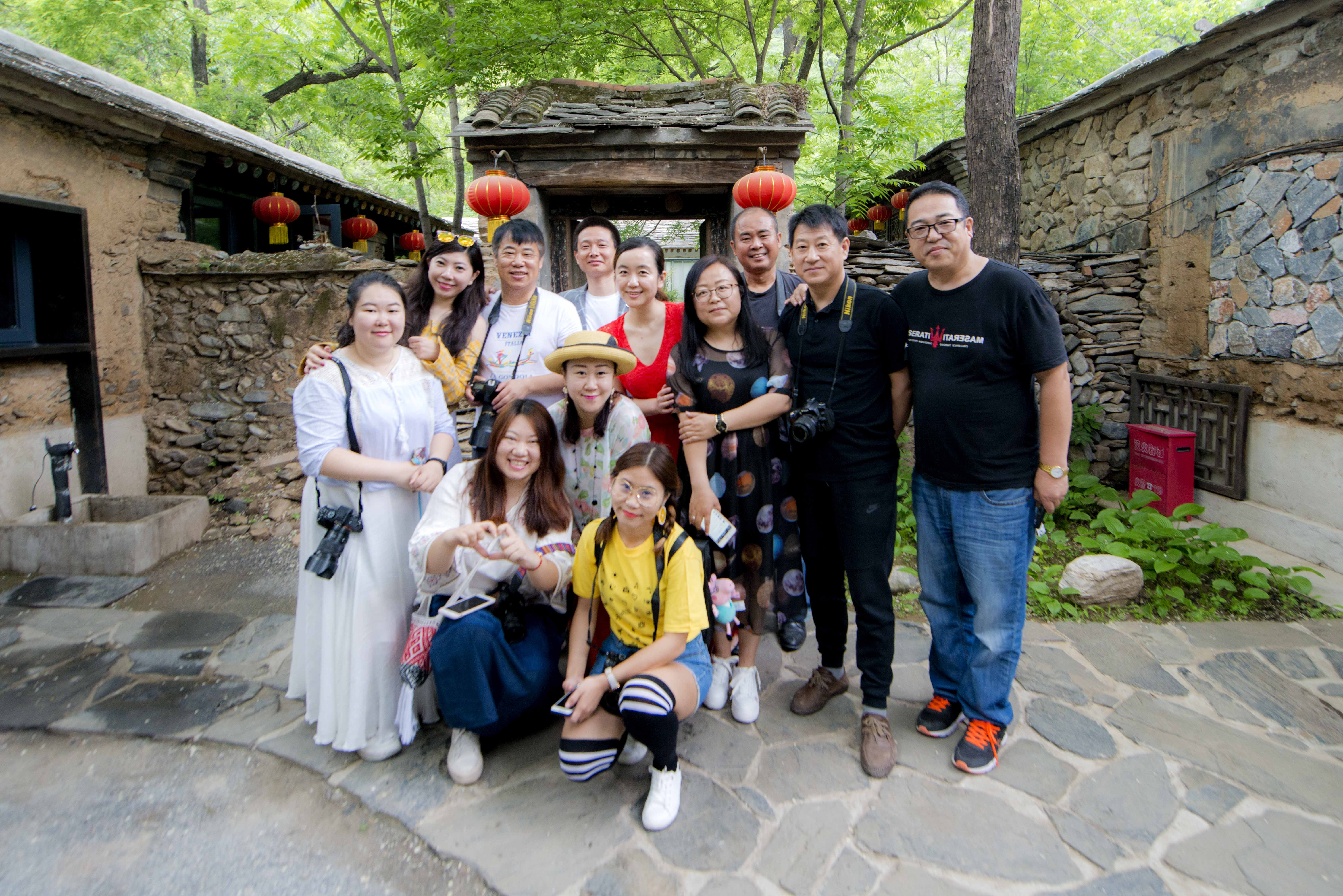 摘一簇黄栌花，把浪漫带回姥姥家，但它柔软的花身却让人不舍碰它