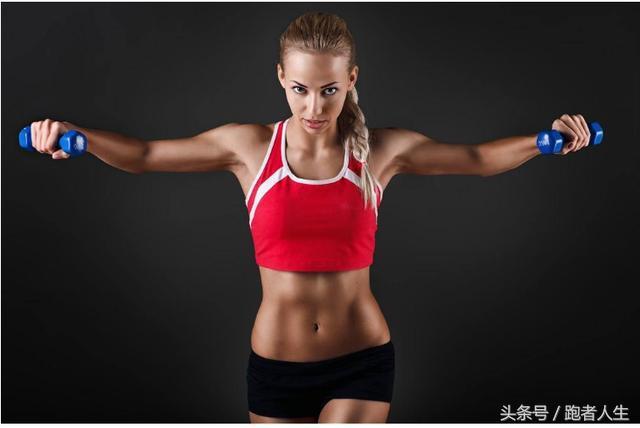 胳膊上软绵绵的赘肉怎么办？一些瘦手臂的好方法，把肥肉练成肌肉