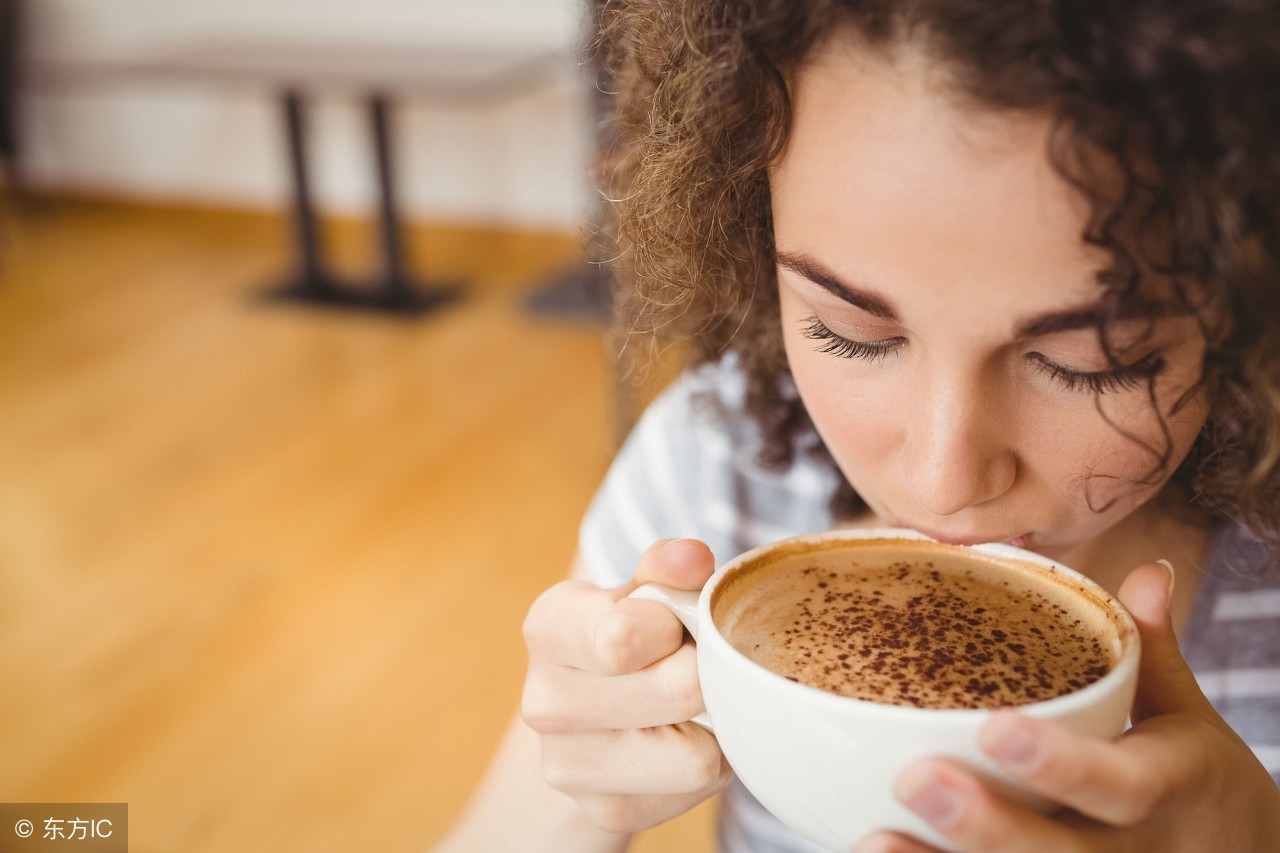 睡觉时身体猛然抖一下是什么症状,睡觉时突然一抖或暗示你有大病