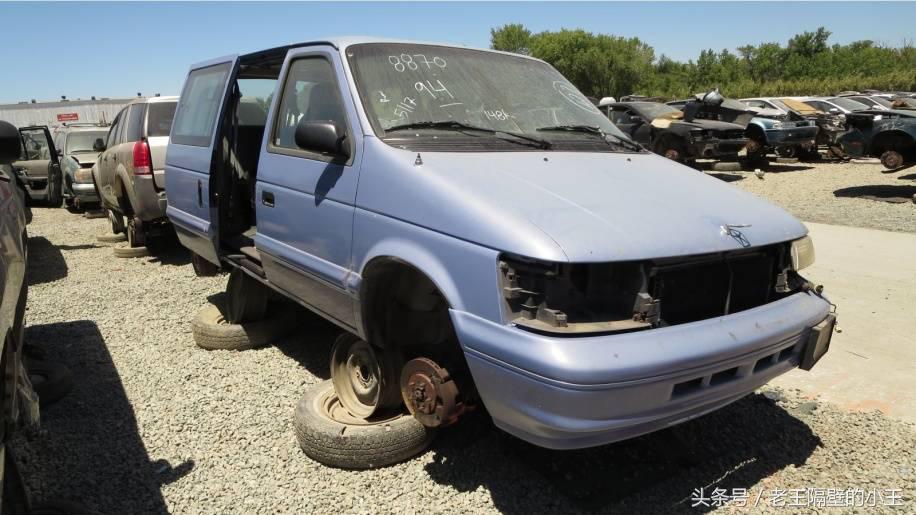 第二代道奇Caravan,道奇七座老款车叫什么