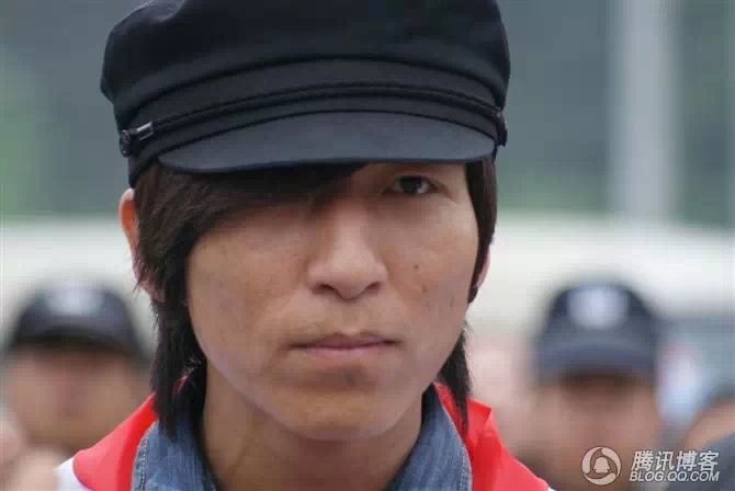 穿越地震带之什邡日记：地震周年谭咏麟黄日华众明星到蓥华小学