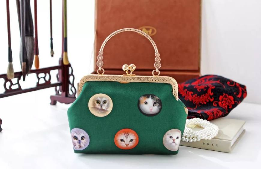 穿红色旗袍配什么包包最合适,自己制作旗袍搭配的包包