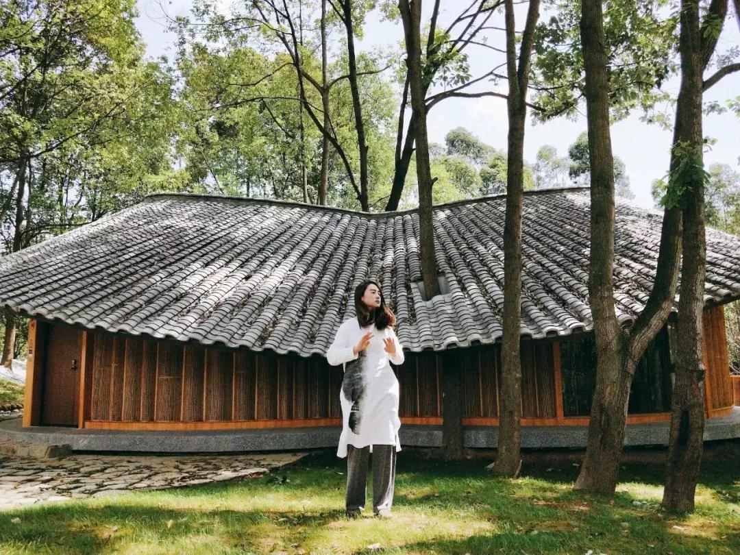 我去了成都向西50里的桃源村,朋友问我是不是去了日本?