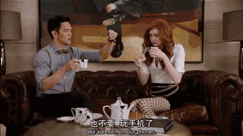 这部美剧将“重度网络依赖患者“黑惨！还散发着恋爱的酸臭味！