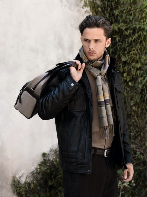 衣柜里的皮衣发霉怎么办,发霉皮衣洗完怎么收藏