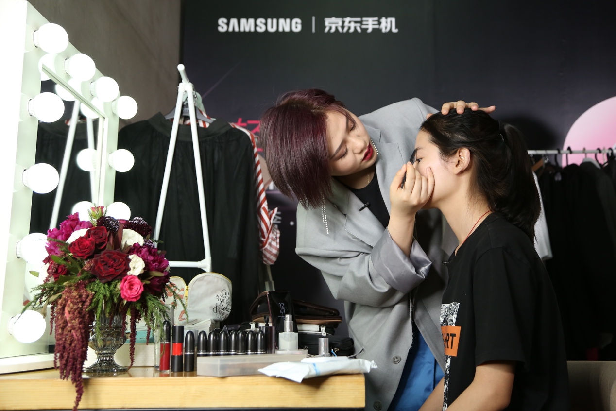 京东三星新款小折叠手机,京东轻奢手机联合三星