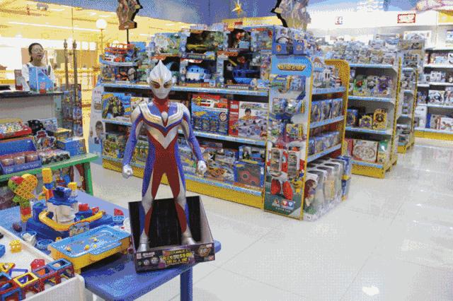 灭霸来了一个响指,灭霸一个响指灭了所有的英雄