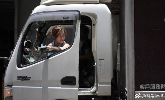 爆红香港最美搬运工,香港很有名的女搬运工