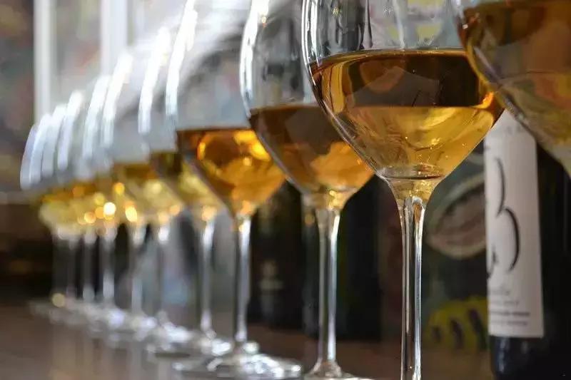 掌握这5种术语你也是葡萄酒行家,识别葡萄酒酒标的基本知识