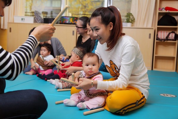 早教0-3岁智力早教培训机构贵吗,每年学费上万的早教有用吗